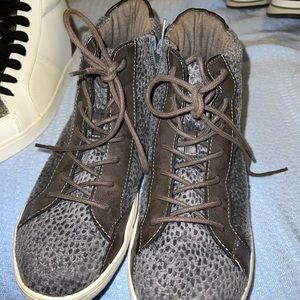 Sneakers high top/midi